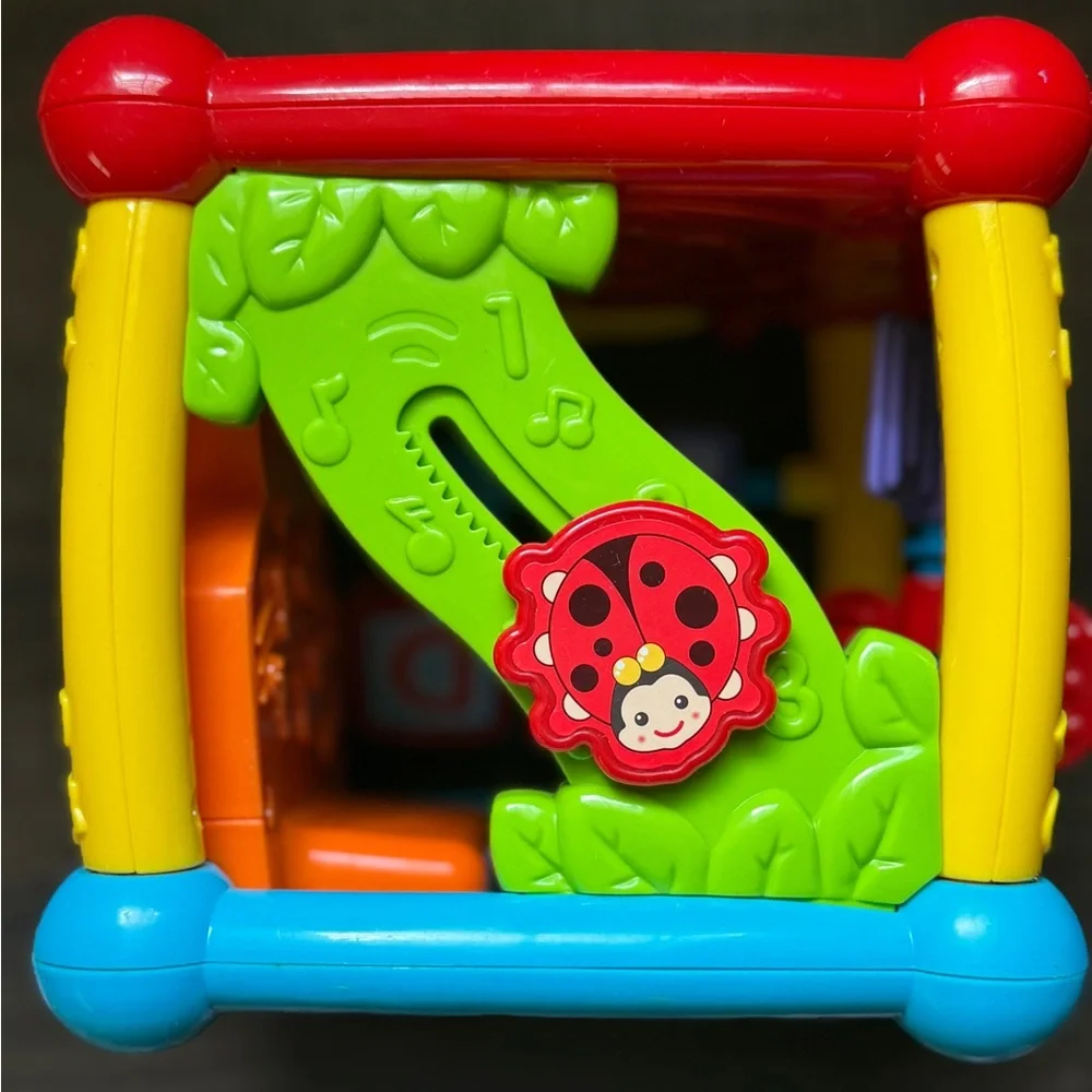 V-Tech Interactive Busy Learn Activity Cube for Babies